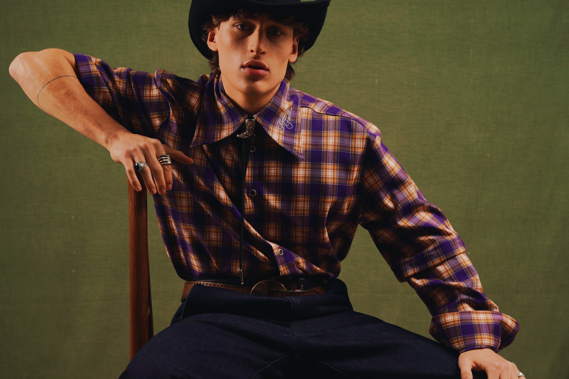 2IN1 DETACHABLE FLANNEL: The Shirt That Adapts to Everything