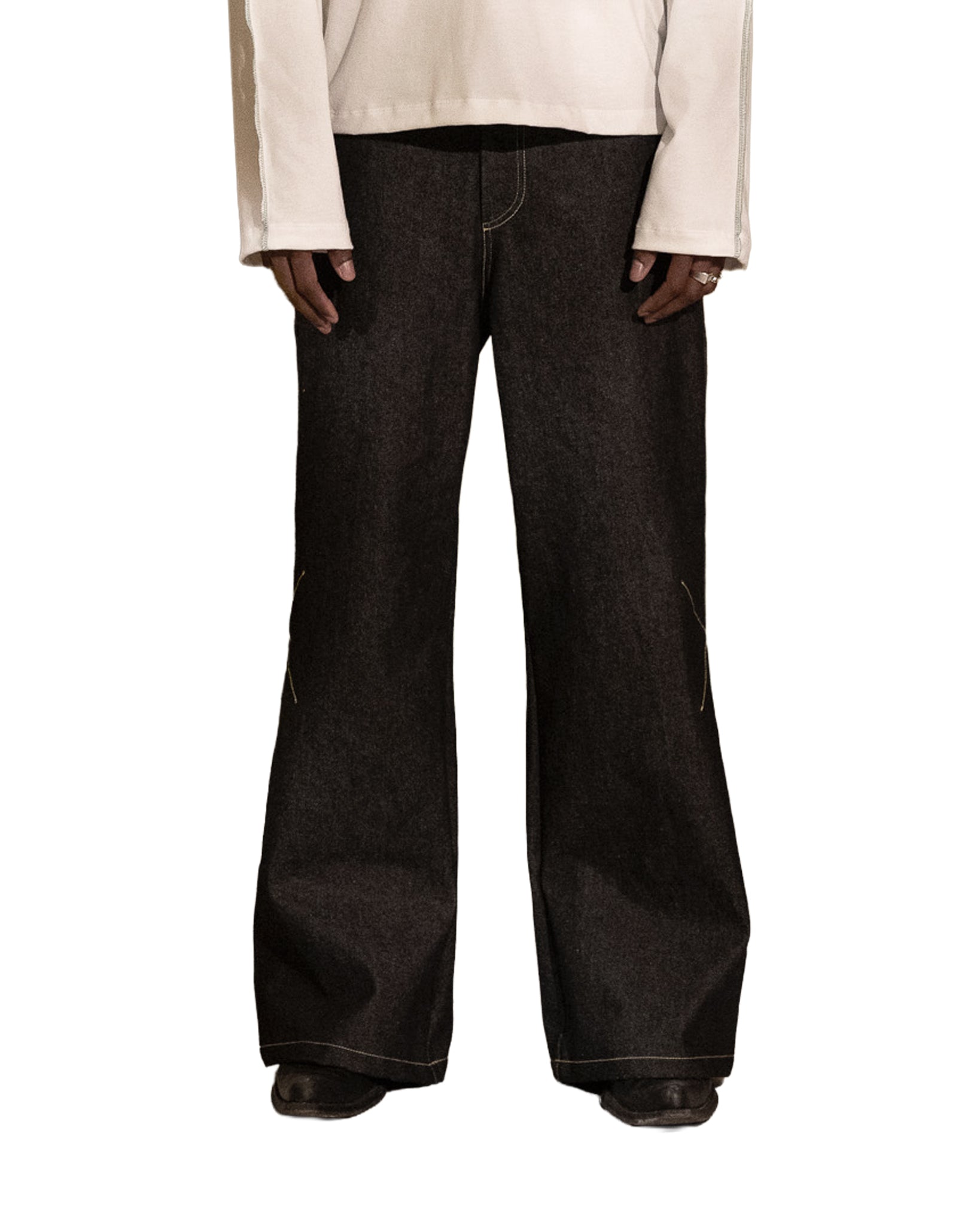 BLACK RAW DENIM BOOTCUT || ROOTS