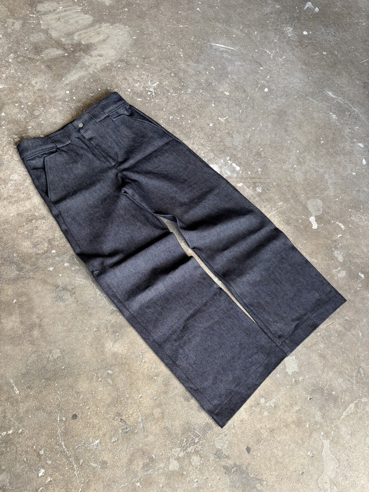 Smoked Indigo Raw Denim Jeans — 1969 Follemente