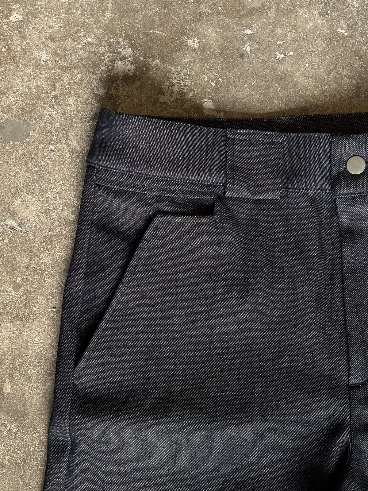 Smoked Indigo Raw Denim Jeans — 1969 Follemente